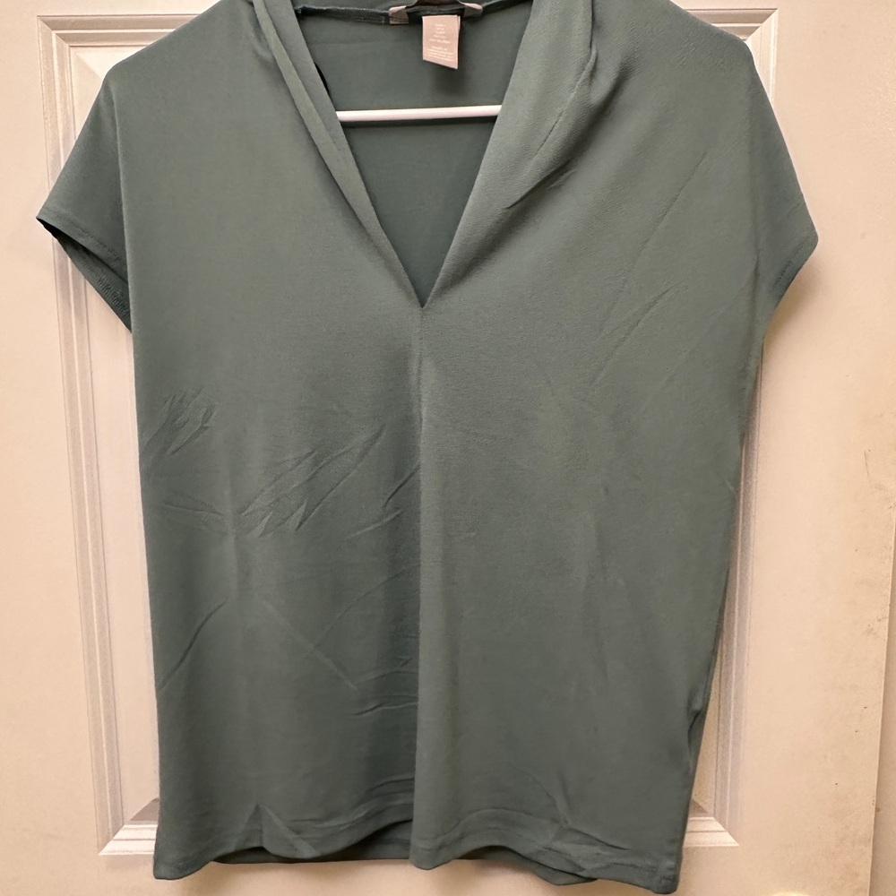 NWOT H&M Green Fitted Blouse with V-Neck- n